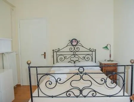Theodore's Maisonette Next To The Metro Station Αθήνα