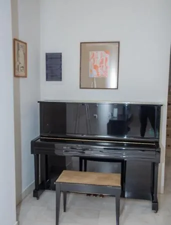 Theodore's Maisonette Next To The Metro Station Αθήνα