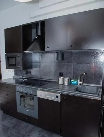 Theodore's Maisonette Next To The Metro Station Διαμέρισμα *